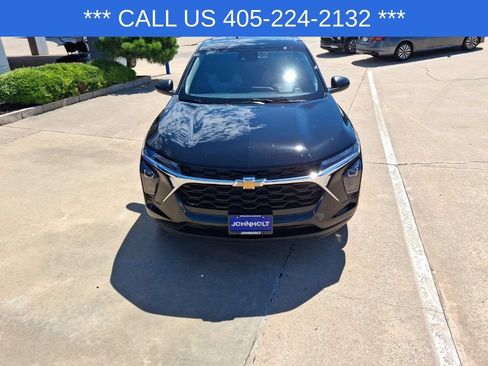 Used 2025 Chevrolet Trax LS w/ Driver Confidence Package FWD image 4