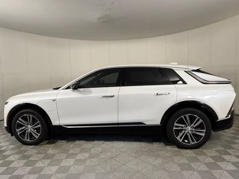Used 2024 Cadillac Lyriq Luxury AWD/4WD image 3