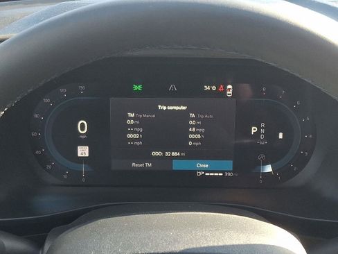 Certified 2023 Volvo XC40 B5 Plus w/ Protection Package Premier image 22