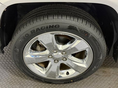 Used 2014 Jeep Compass Latitude w/ Mopar Chrome Accents Group image 20