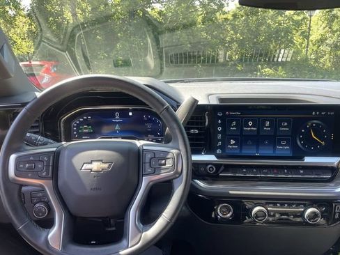 Used 2023 Chevrolet Silverado 1500 LT AWD/4WD image 14