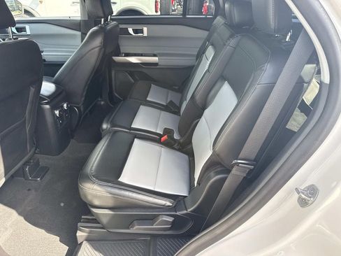 Used 2022 Ford Explorer XLT w/ Equipment Group 202A AWD/4WD image 16