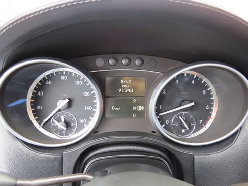 Used 2010 Mercedes-Benz GL 450 4MATIC image 10