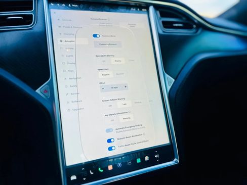 Used 2015 Tesla Model S 60 RWD image 16