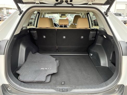 Used 2024 Toyota RAV4 XLE Premium image 28