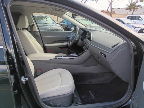 Used 2022 Hyundai Sonata Limited w/ Preferred Accessory Package image 8