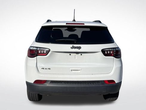 Used 2025 Jeep Compass Latitude w/ Convenience Group AWD/4WD image 4