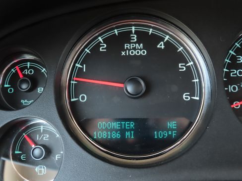 Used 2012 Chevrolet Avalanche LTZ AWD/4WD image 23