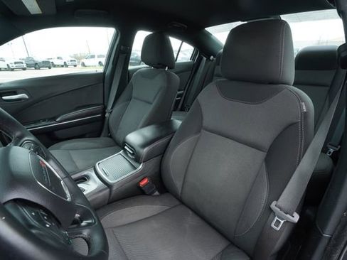 Used 2018 Dodge Charger SXT image 34