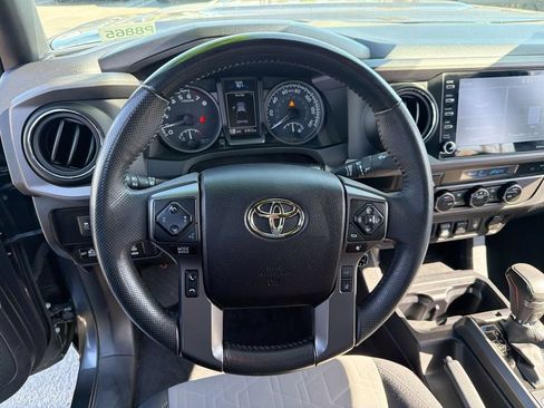 Used 2022 Toyota Tacoma TRD Sport w/ Technology Package RWD image 11