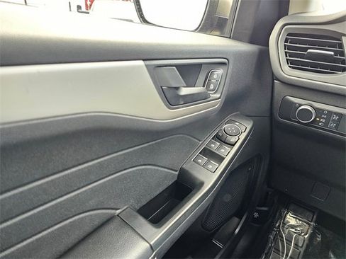 Used 2022 Ford Escape SE image 27