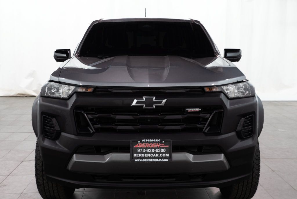Used 2024 Chevrolet Colorado Trail Boss w/ Technology Package AWD/4WD image 2