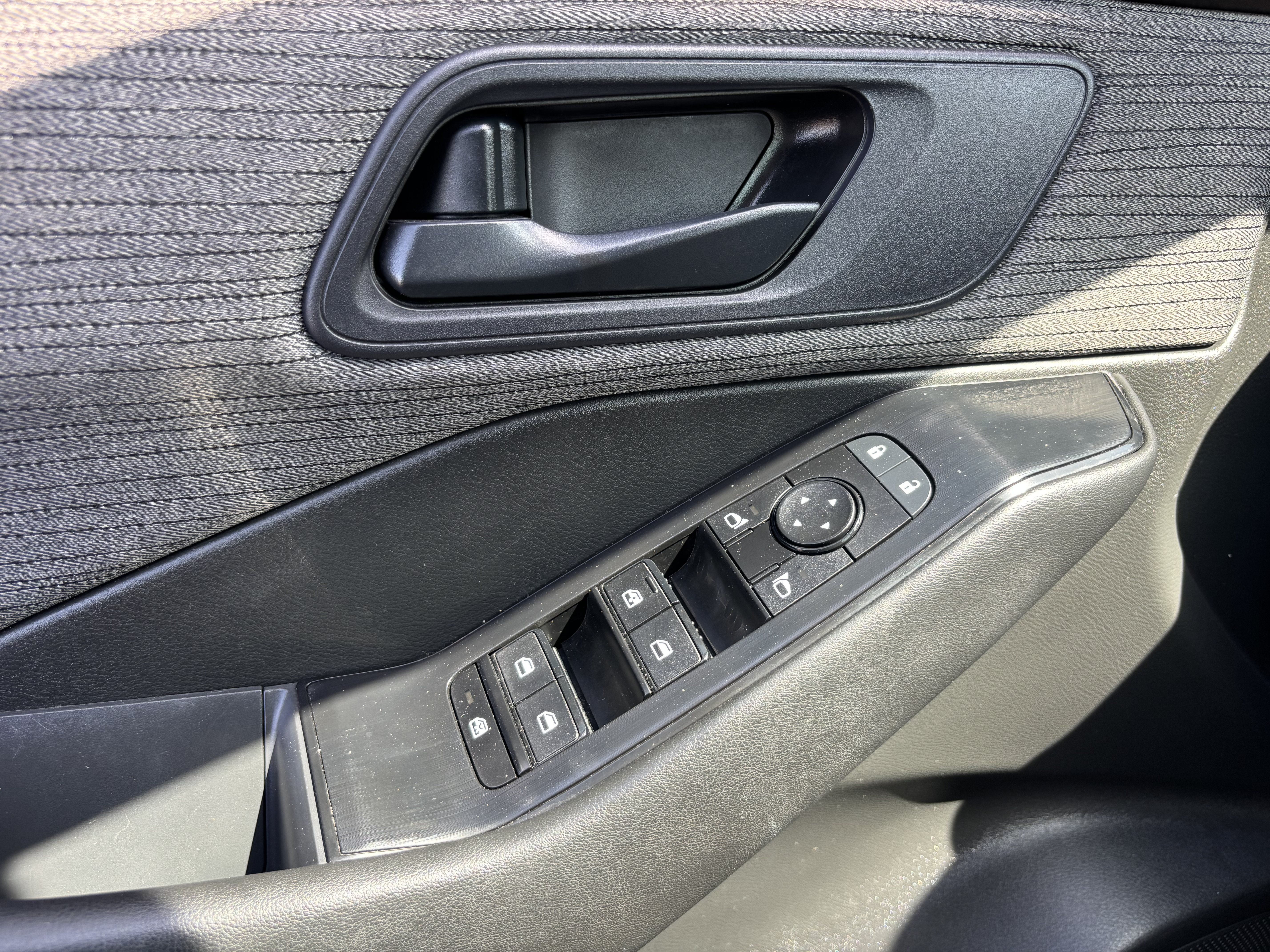 Used 2023 Nissan Rogue S FWD image 22