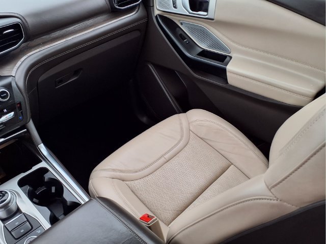 Certified 2020 Ford Explorer Platinum w/ Premium Technology Package AWD/4WD image 12