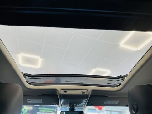 Used 2019 Volkswagen Tiguan SE w/ Panoramic Sunroof Package image 23