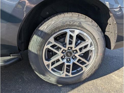 New 2025 Ford Expedition Active image 25