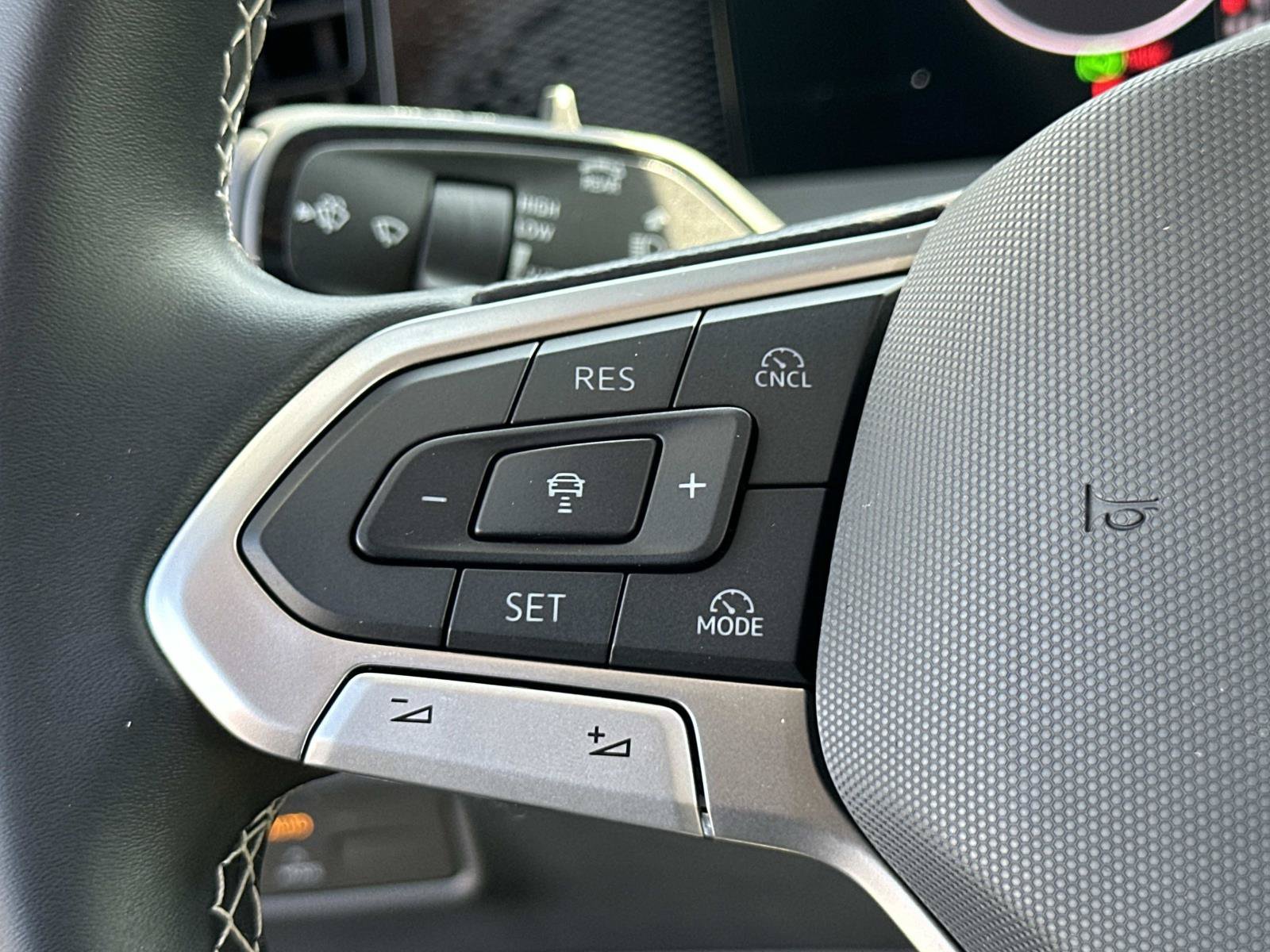 Certified 2026 Volkswagen Tiguan SE FWD image 9