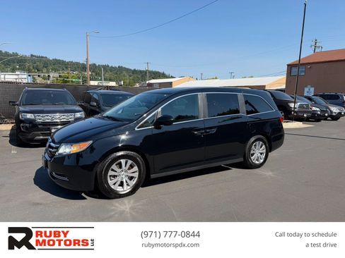 Used 2017 Honda Odyssey SE image 1