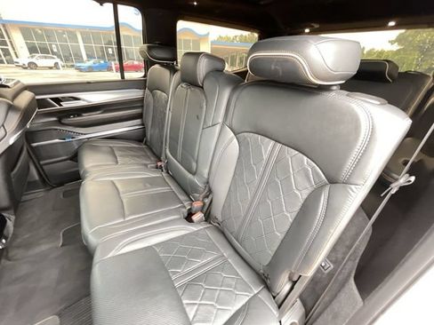 Used 2023 Jeep Grand Wagoneer Series III AWD/4WD image 17