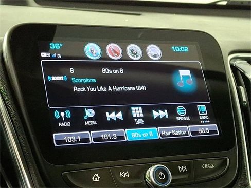 Used 2017 Chevrolet Malibu LT image 3