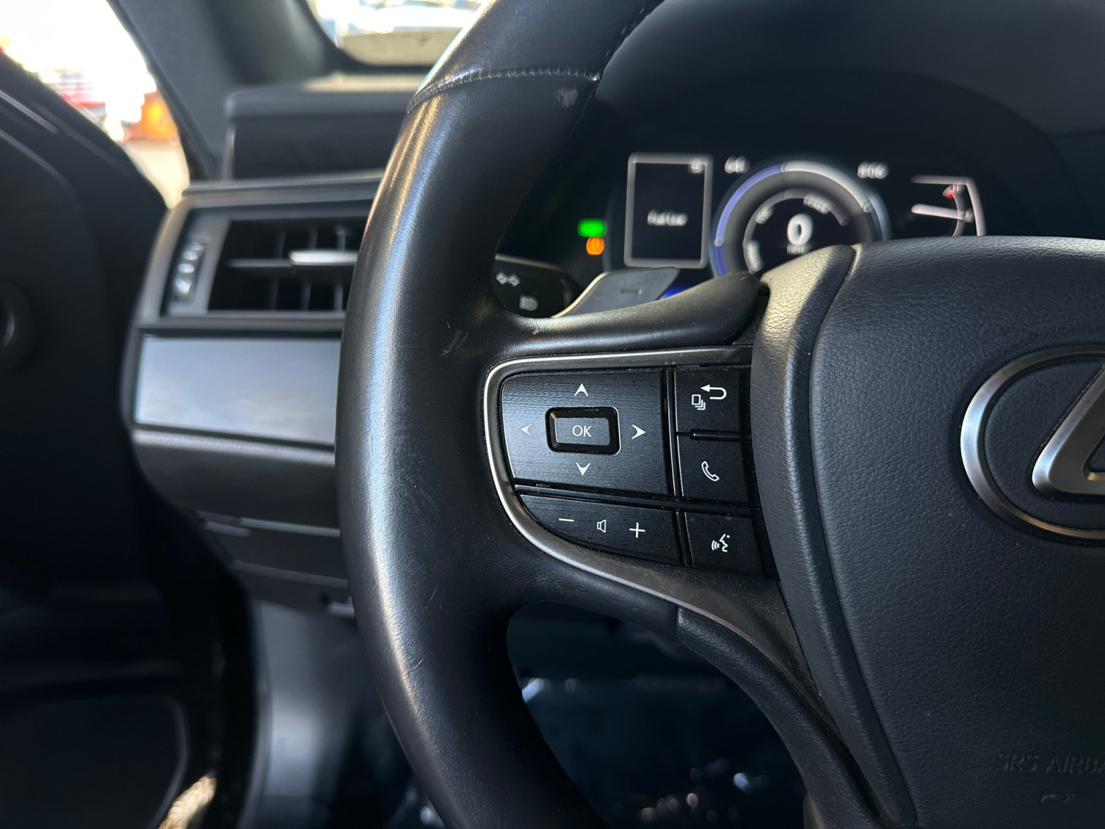 Used 2025 Lexus ES 300h w/ Premium Package FWD image 18