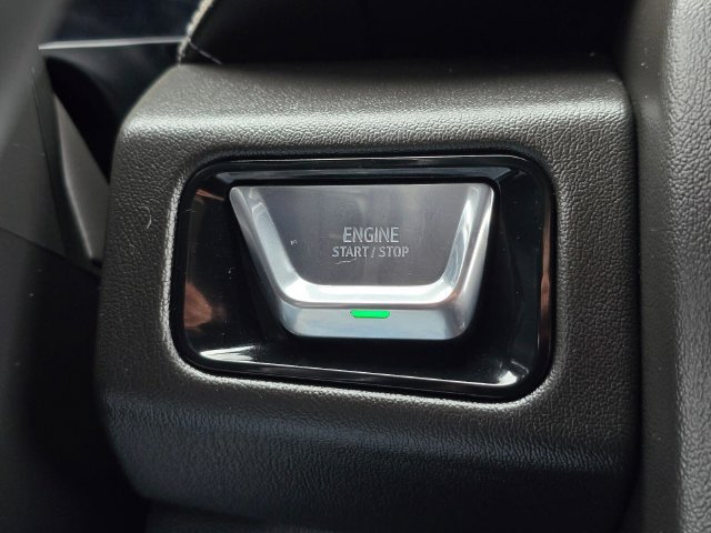 Used 2025 GMC Yukon Denali AWD/4WD image 31