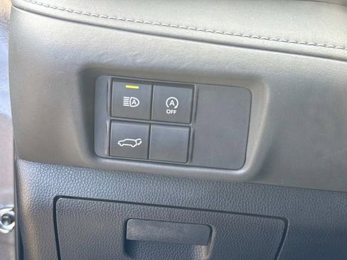 Used 2023 Toyota Highlander XLE FWD image 27
