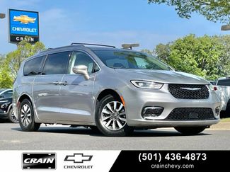 Used 2021 Chrysler Pacifica Touring-L FWD video 1