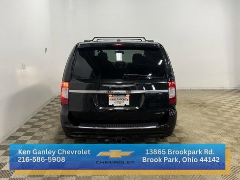 Used 2015 Chrysler Town & Country Limited Platinum w/ Trailer Tow Group image 5