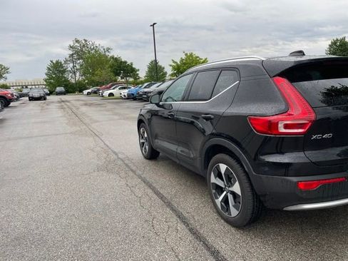 Used 2025 Volvo XC40 B5 Plus AWD/4WD image 4