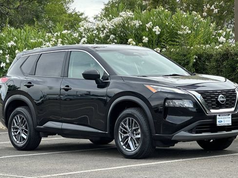 Used 2023 Nissan Rogue S AWD/4WD image 9