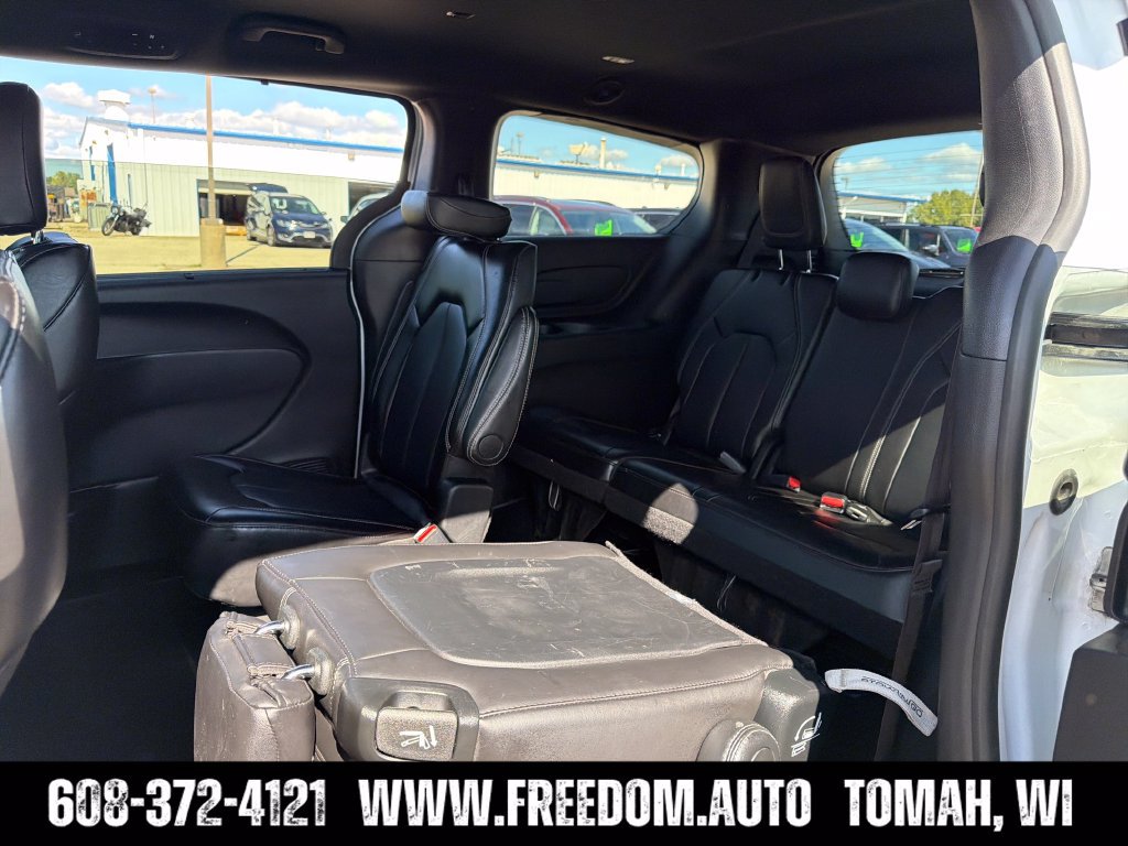 Used 2025 Chrysler Pacifica Select FWD image 28