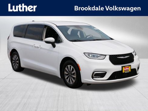 Used 2023 Chrysler Pacifica Touring-L FWD image 1