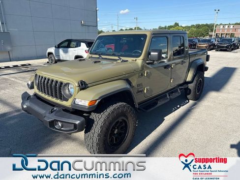 Used 2025 Jeep Gladiator Sport AWD/4WD image 1