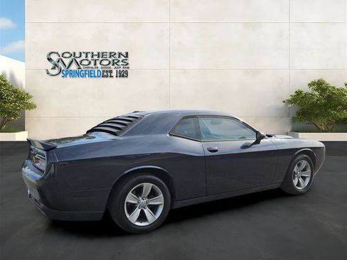 Used 2019 Dodge Challenger SXT RWD image 5