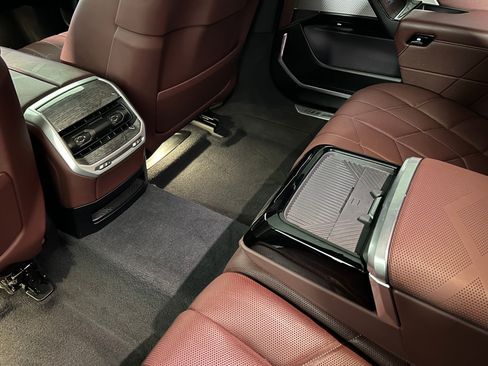 Certified 2023 BMW 760i xDrive w/ Executive Package image 35