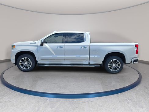 Used 2023 Chevrolet Silverado 1500 High Country w/ Z71 Off-Road Package AWD/4WD image 8