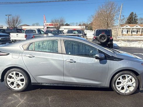 Used 2018 Chevrolet Volt Premier w/ Driver Confidence Package image 12