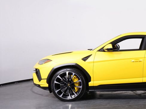 Used 2023 Lamborghini Urus S image 12
