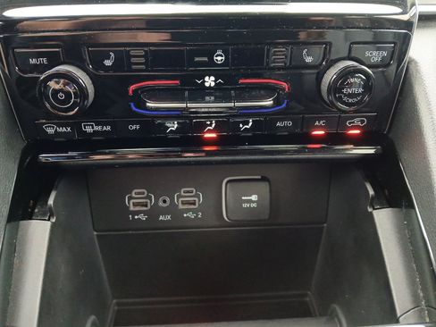 Certified 2023 Jeep Grand Cherokee Limited image 42