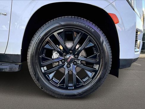 Used 2023 GMC Yukon SLE image 41