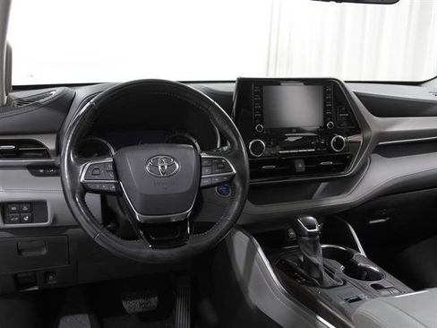 Used 2020 Toyota Highlander Limited image 6