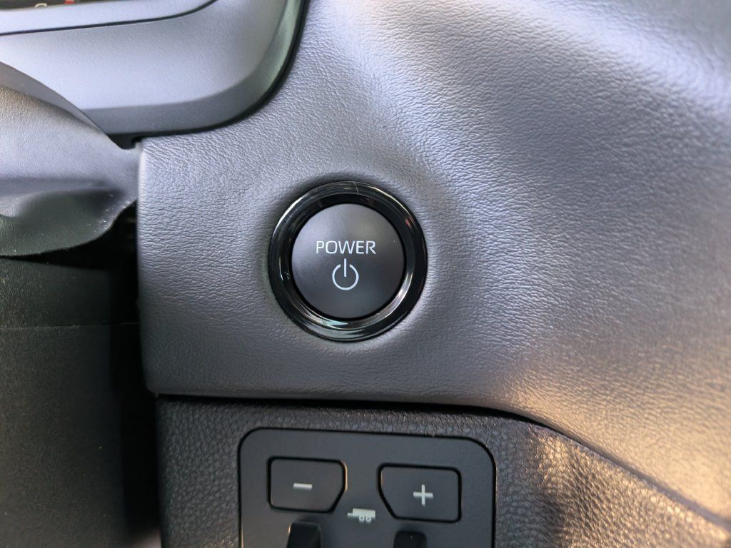 Used 2025 Toyota Sequoia Platinum AWD/4WD image 34