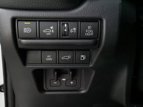 Used 2025 Toyota Land Cruiser image 27