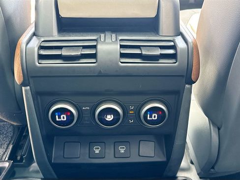 Used 2023 Land Rover Defender 90 X-Dynamic SE image 27