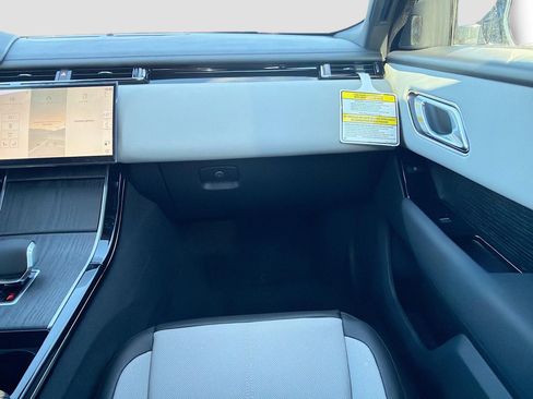 New 2026 Land Rover Range Rover Velar Dynamic SE image 18
