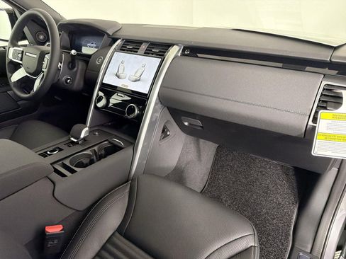 New 2026 Land Rover Discovery S image 33