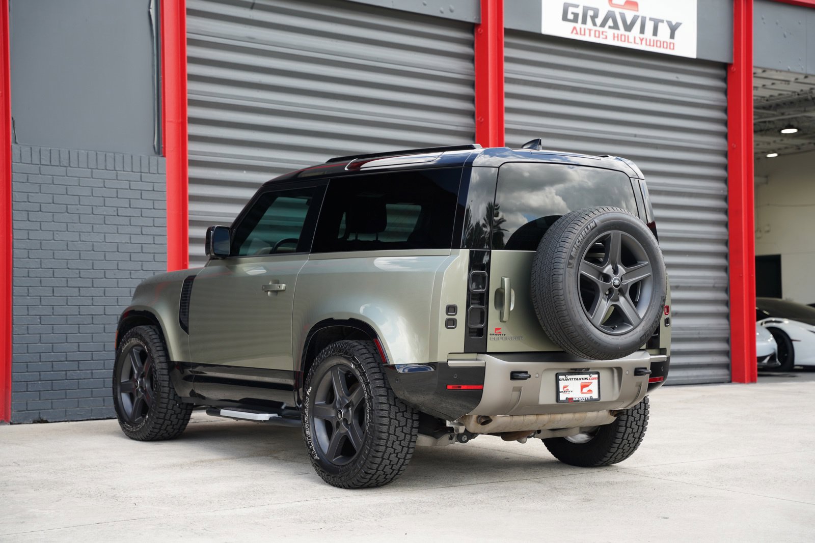 Used 2024 Land Rover Defender 90 X-Dynamic SE AWD/4WD image 17