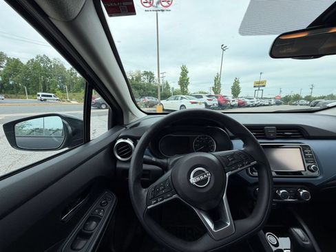 Used 2025 Nissan Versa SV FWD image 29