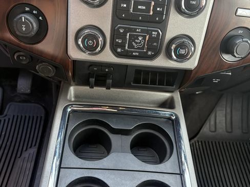Used 2015 Ford F250 Lariat w/ Lariat Chrome Package AWD/4WD image 17